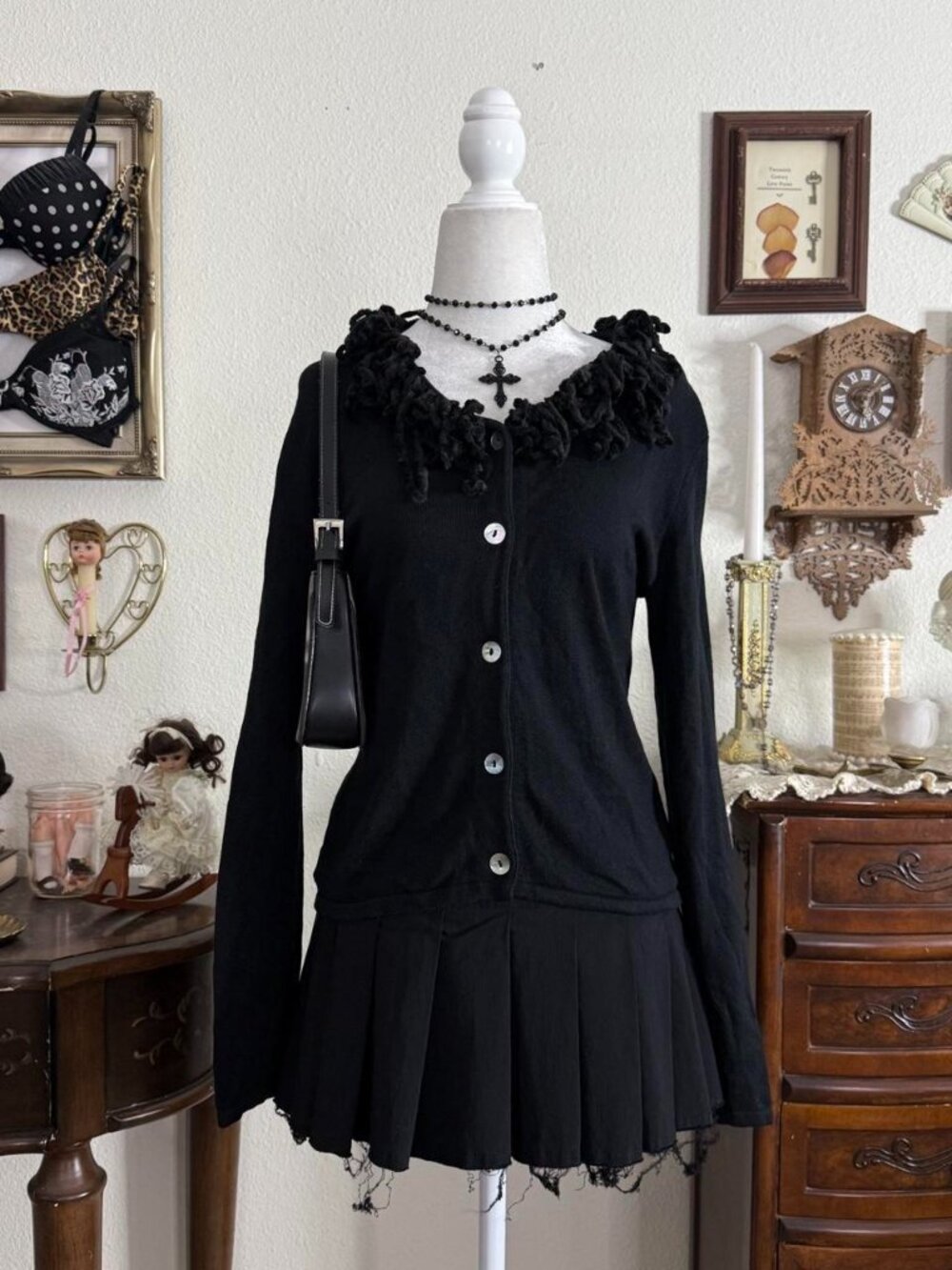 90’s witchy quirky whimsigoth black cardigan w velvet funky collar
